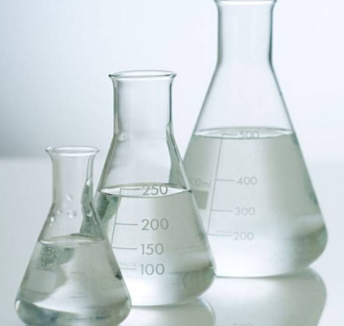 Pictures of glass beakers with additives